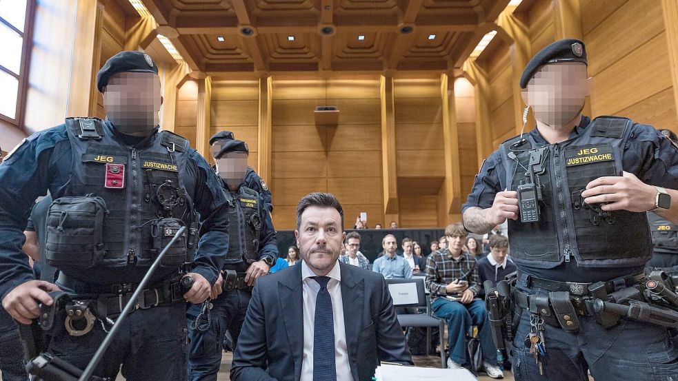 Der Investor René Benko ist wegen Schädigung seiner Gläubiger zu zweieinhalb Jahren Haft verurteilt worden Foto: Expa/ Johann Groder/APA/dpa