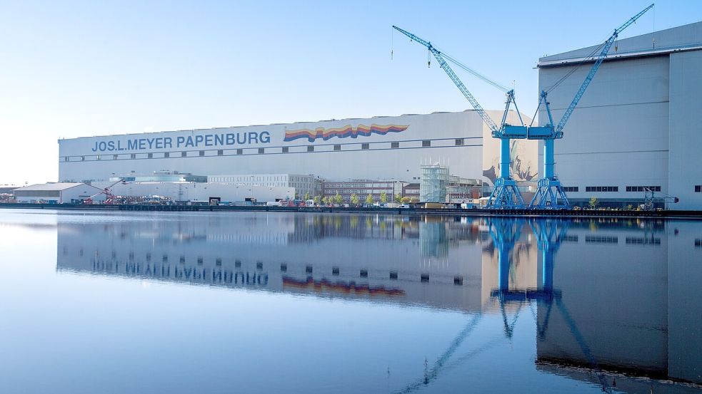 Am Standort Papenburg der Meyer Werft soll bis 2030 ein Viertel weniger klimaschädliches CO2 produziert werden. Zur Umsetzung des Energiekonzepts wurde jetzt eine langfristige Partnerschaft zwischen der Meyer Gruppe und E.ON vereinbart. Foto: Meyer Werft