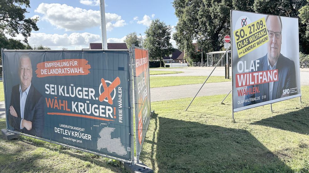 Die Kandidaten haben zum Teil neue Plakate aufgestellt und mit Hinweisen versehen, wie hier in Moordorf. Foto: Aiko Recke