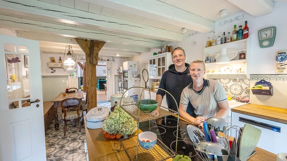 Dennis und Inke Andiek haben die Alte Ziegelei zu ihrem Zuhause gemacht. Foto: Klaus Ortgies