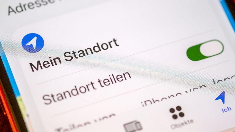 Freunde und Familie können den Live-Standort verfolgen und wissen, dass man gut angekommen ist. (Symbolbild) Foto: Jens Kalaene/dpa