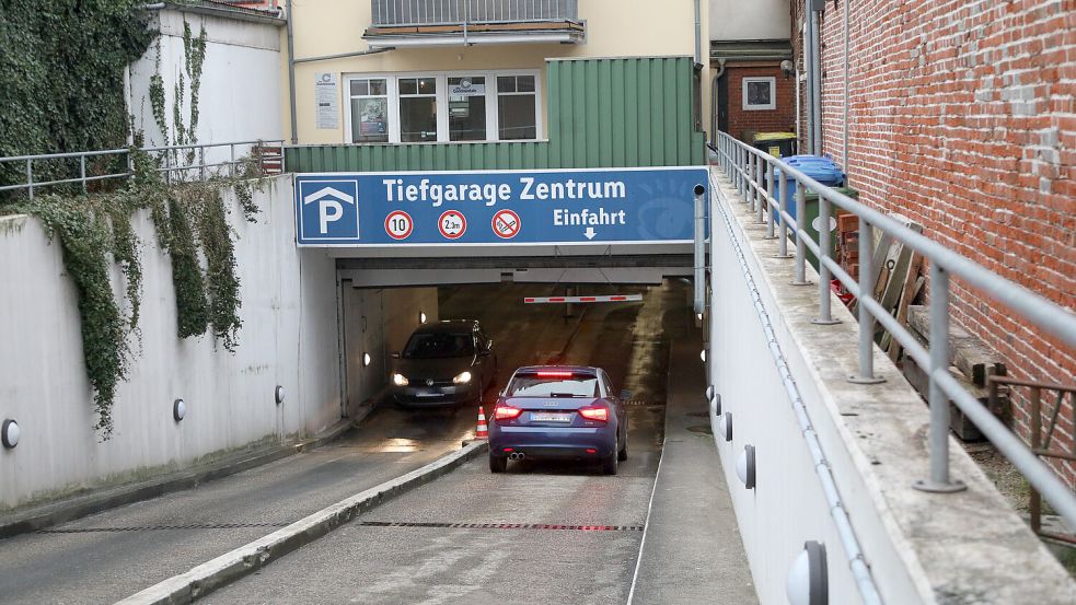 Am nächsten dran: Die Tiefgarage unterm Marktplatz bietet nah an den Geschäften Stellplätze. Aber das hat seinen Preis. Foto: Archiv/Romuald Banik