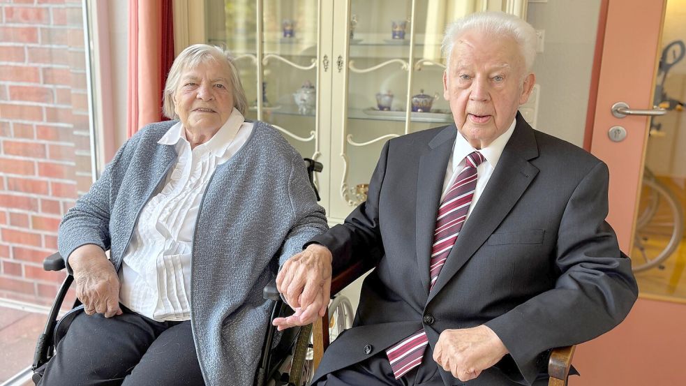 Else und Hermann Giesmann sind seit 65 Jahren verheiratet. Heute leben gemeinsam im Seniorenzentrum in Detern. Foto: Lars Löschen