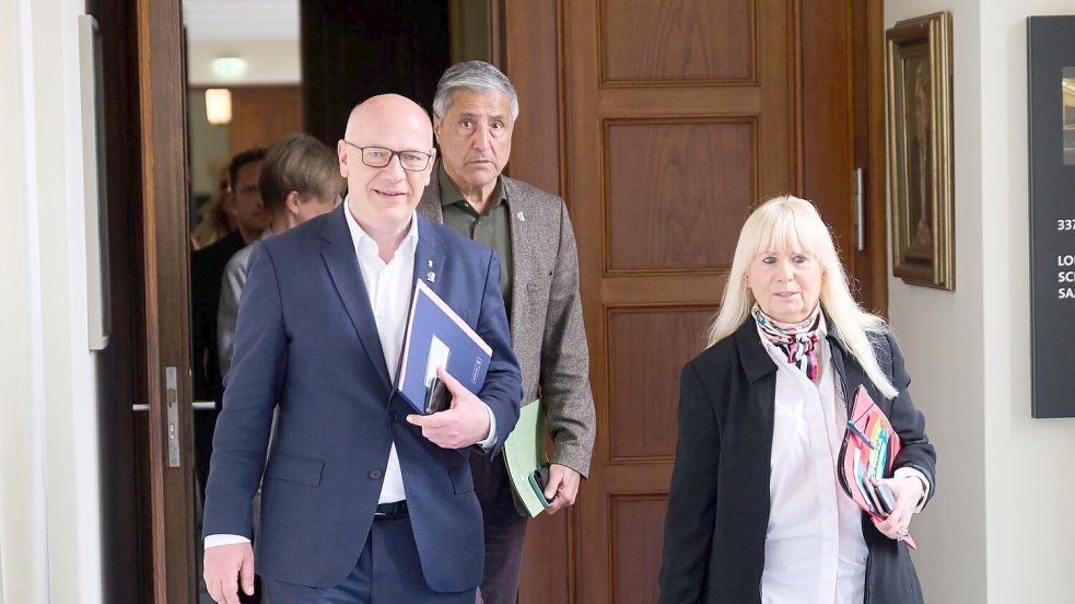 Wegner (l), Niroomand (M) und Spranger hatten die Bewerbung vorangetrieben. (Archivbild) Foto: Annette Riedl/dpa