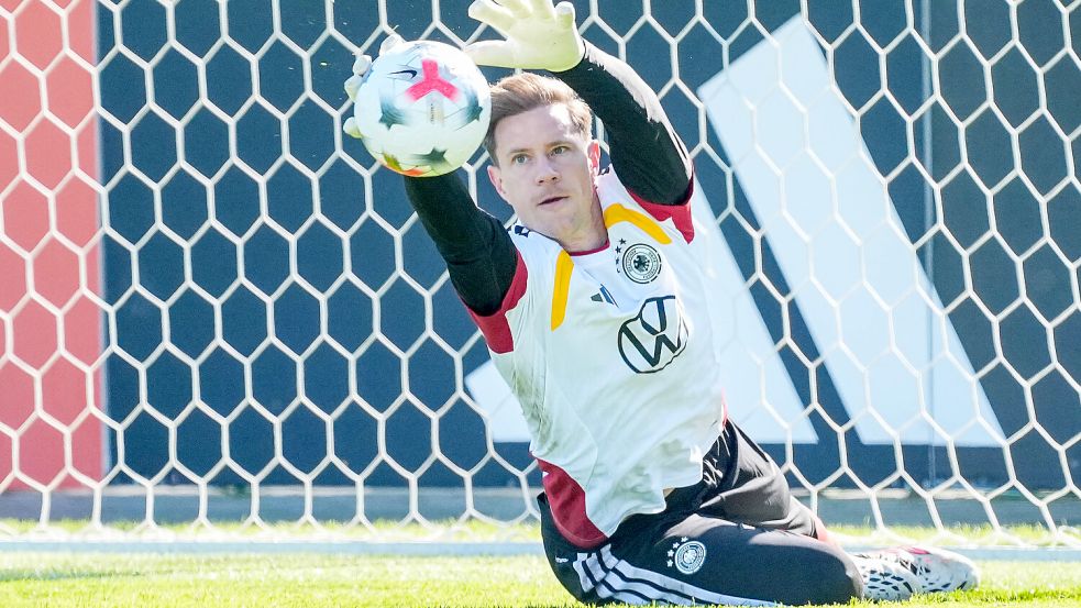 Torwart Marc-Andre ter Stegen beim Abschlusstraining auf dem Adidas-Gelände in Herzogenaurach. Die Rückkehr ins DFB-Tor feiert er ausgerechnet im Stadion seines neuen Vereins Amsterdam. Foto: IMAGO/Marc Schueler