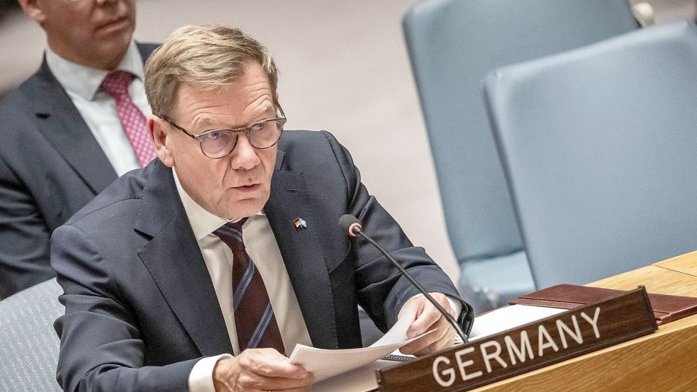 Außenminister Johann Wadephul (CDU) wird Russland in einer Sitzung des UN-Sicherheitsrates eine Eskalation der hybriden Angriffe in Europa vor. Foto: Michael Kappeler/dpa