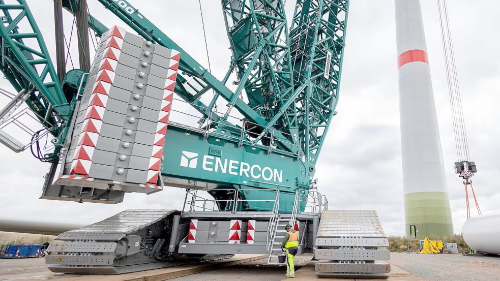 Die Dimensionen dieses Krans sind riesig, wie auf diesem Bild deutlich wird. Foto: Enercon