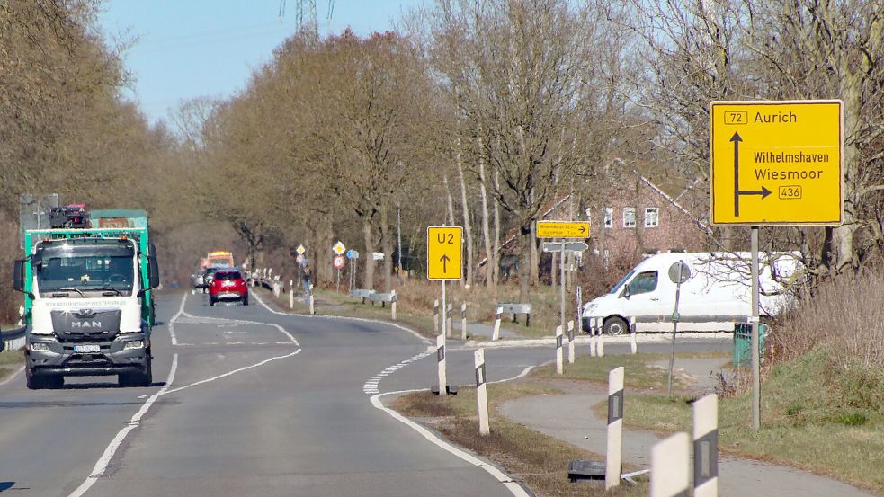 Die B 436, hier an der Kreuzung zu Bagband, wurde in der Vergangenheit mehrfach im Bereich des Landkreises Aurich saniert. Nun folgt der letzte Abschnitt zwischen Strackholt und Wiesmoor. Foto: Archiv/Romuald Banik