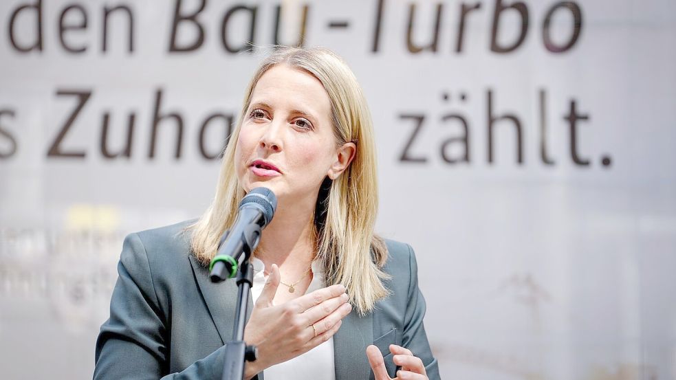 Bauministerin Verena Hubertz will über schnellere Genehmigungen den Wohnungsbau in Schwung bringen. (Archivbild) Foto: Kay Nietfeld/dpa