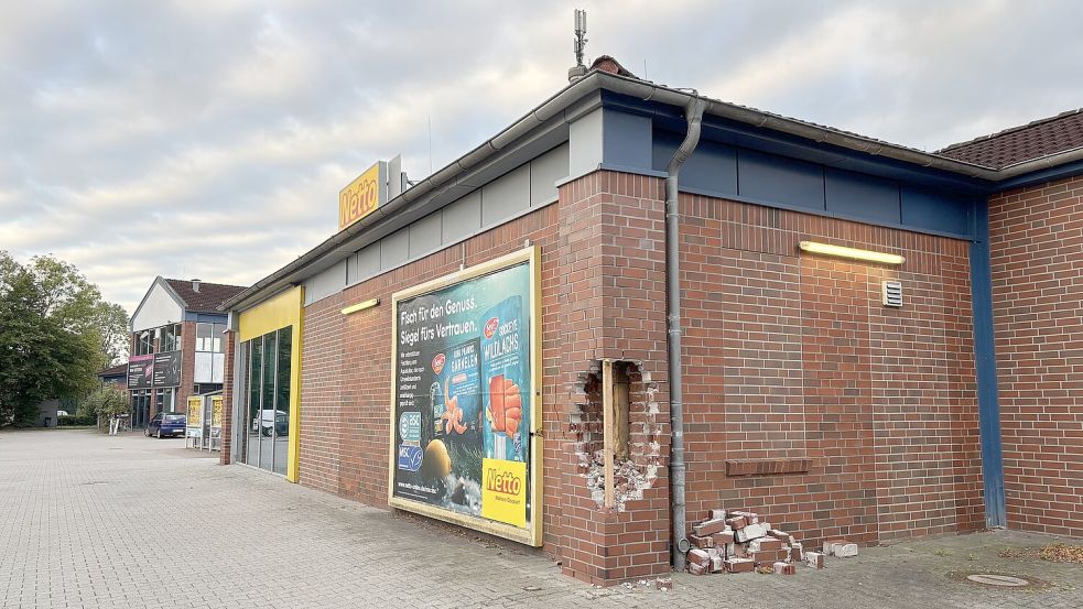 Ein Stück der Mauer fehlt beim Netto-Markt bei der Alten Molkerei in Emden. Foto: Mona Hanssen