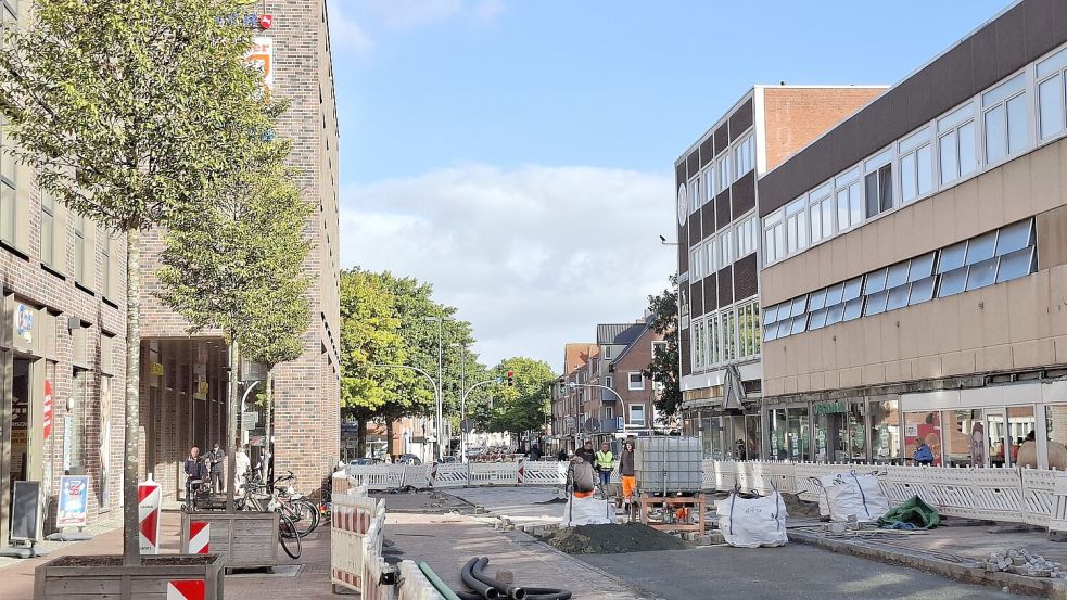Vor den Neutor-Arkaden nimmt der Umbau der Neutorstraße schon nach und nach Gestalt an. Fotos: Mona Hanssen