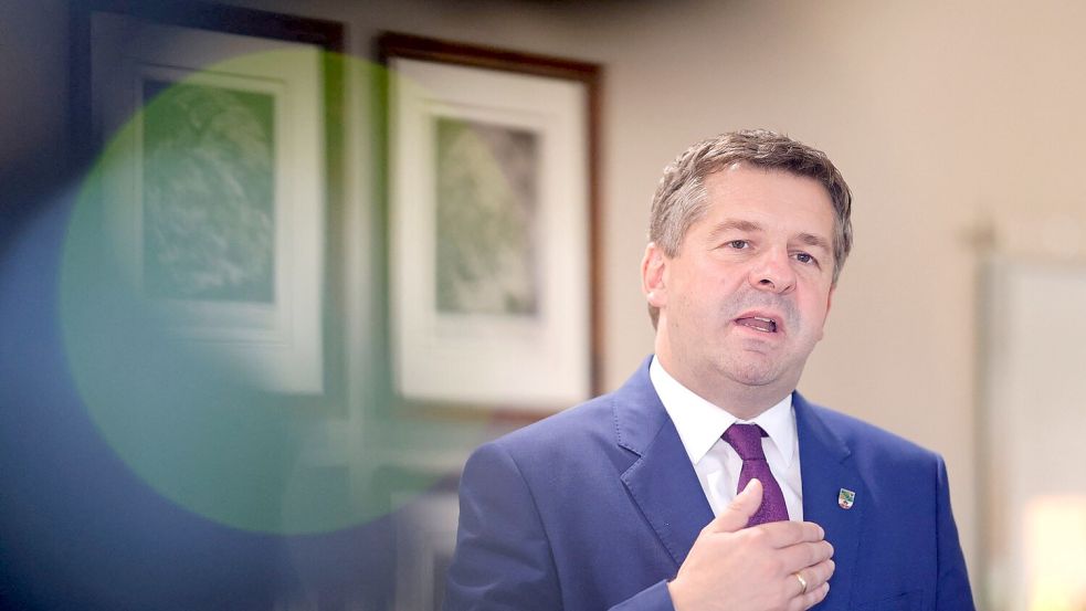 Sven Schulze, Noch-Ministerpräsident von Sachsen-Anhalt, hatte sich nach der Landtagswahl in einem Brief an Schnieder gewandt. (Archivbild) Foto: Matthias Bein/dpa