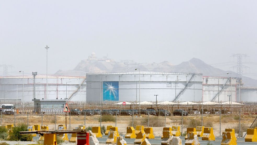 Saudi-Arabiens Ölfelder liegen vor allem im Osten, entsprechend wichtig ist der Exportweg über die Straße von Hormus. (Symbolbild) Foto: Amr Nabil/AP/dpa