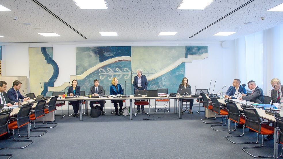 Die Ausschüsse, in denen der Großteil der inhaltlichen Arbeit im Parlament stattfindet, sollen die Mehrheitsverhältnisse wie im Plenum abbilden. Das ist auch bei U-Ausschüssen so. (Archivbild) Foto: Klaus-Dietmar Gabbert/dpa