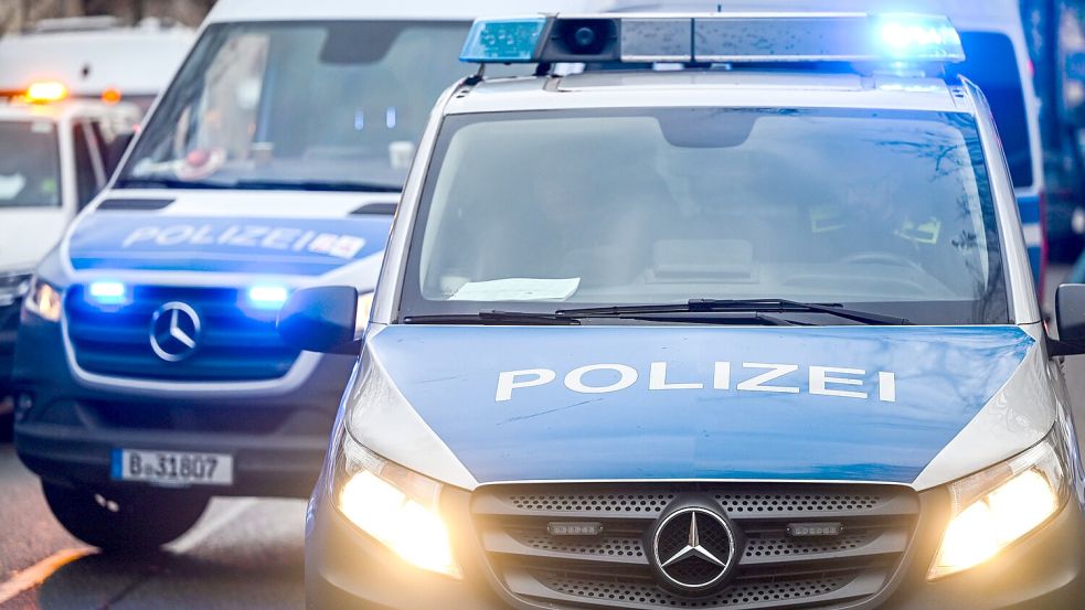 Am Samstag ist in der Bremer Innenstadt sowie rund um das Weserstadion mit erheblichen Verkehrsbehinderungen und Straßensperrungen zu rechnen. Foto: Jens Kalaene