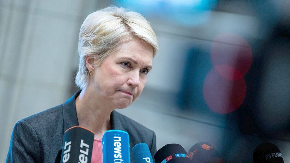 Mecklenburg-Vorpommerns Ministerpräsidentin Manuela Schwesig appelliert an Kanzler Friedrich Merz.  Foto: Christophe Gateau/dpa