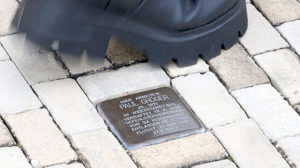 In Heidenau sollen künftig keine Stolpersteine mehr im öffentlichen Straßenraum verlegt werden.  Foto: Robert Michael/dpa