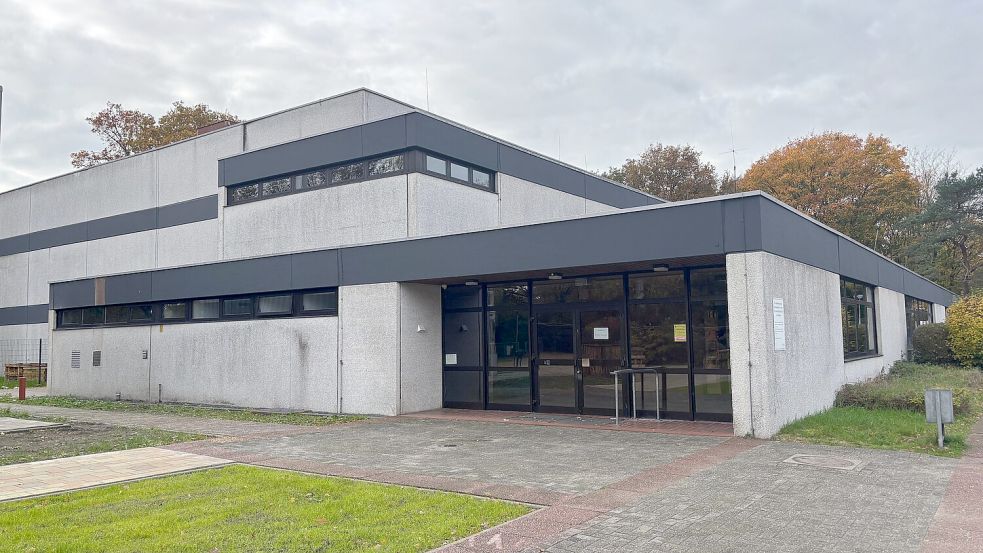 Die Sporthalle an der Oberschule Uplengen war seit Oktober 2025 für Schul- und Vereinssport gesperrt. Foto: Lars Löschen/Archiv