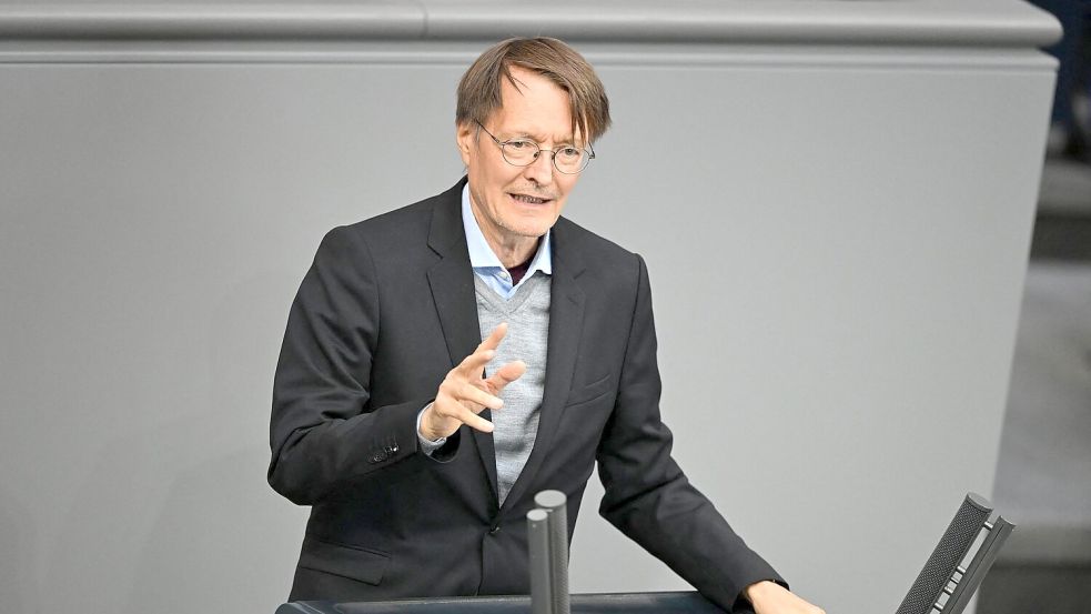 Karl Lauterbach (SPD) berichtete in seiner Rede von Kontakten zu Entwicklern im Silicon Valley. Foto: Michael Brandt/dpa