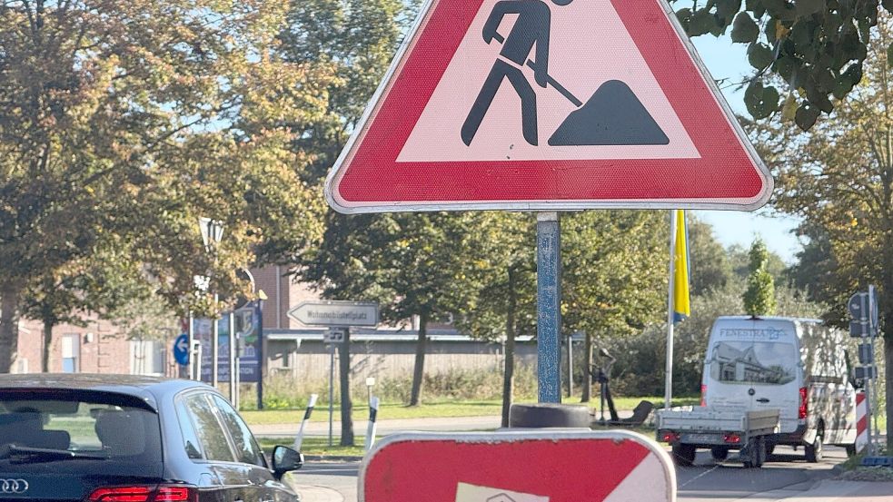 Bis hier und nicht weiter: Das Teilstück zwischen Westrhauderfehn und Ostrhauderfehn wird saniert. Foto: Dirk Hellmers