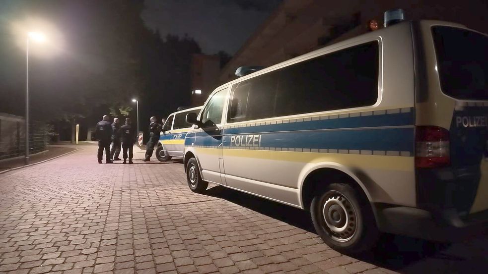 Die Polizei war in der Nacht zum Samstag mit einem Großaufgebot im Einsatz. Foto: Nonstopnews