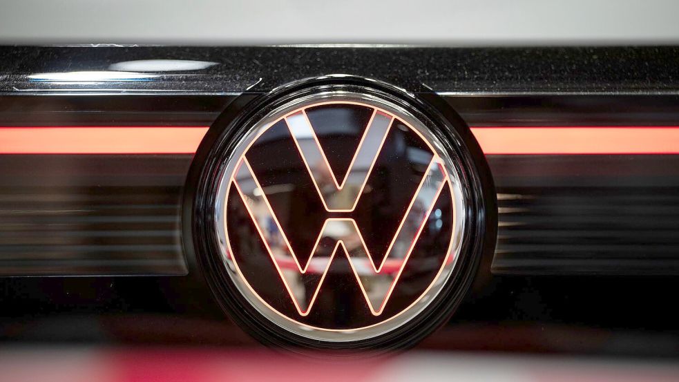 Wegen einer fehlenden Schraube müssen VW-Fahrer für einen vorsorglichen Rückruf möglicherweise zweimal in die Werkstatt. (Symbolbild) Foto: Hannes P. Albert/dpa