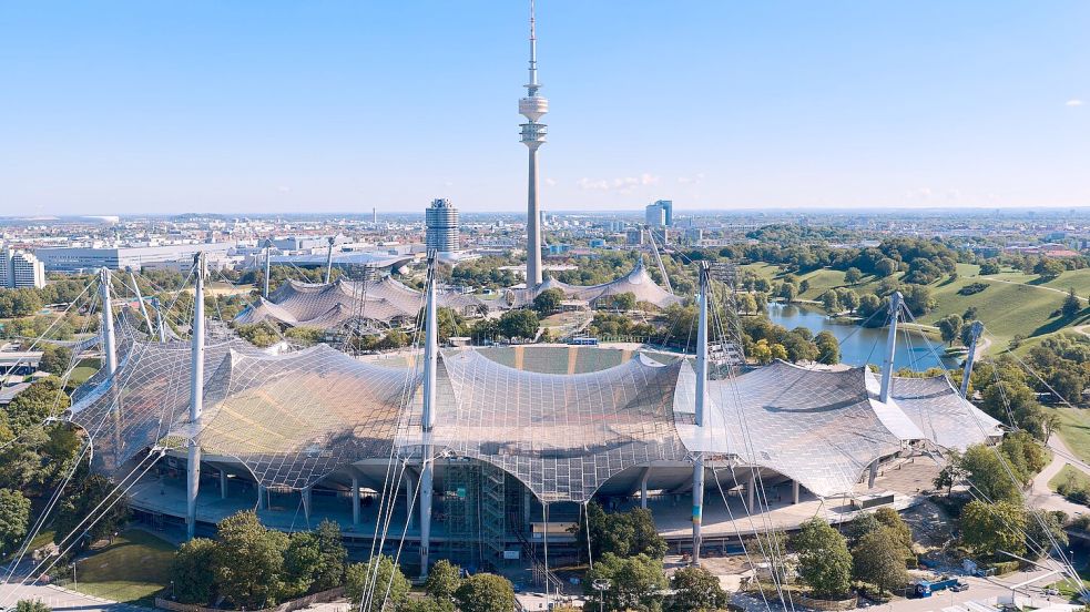 Muss schnell saniert werden: Das denkmalgeschützte Olympiastadion. Foto: Sven Hoppe/dpa