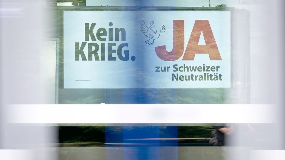 Die Friedenstaube auf den Plakaten hat Gegner auf die Palme gebracht (Archivbild) Foto: Andreas Becker/KEYSTONE/dpa