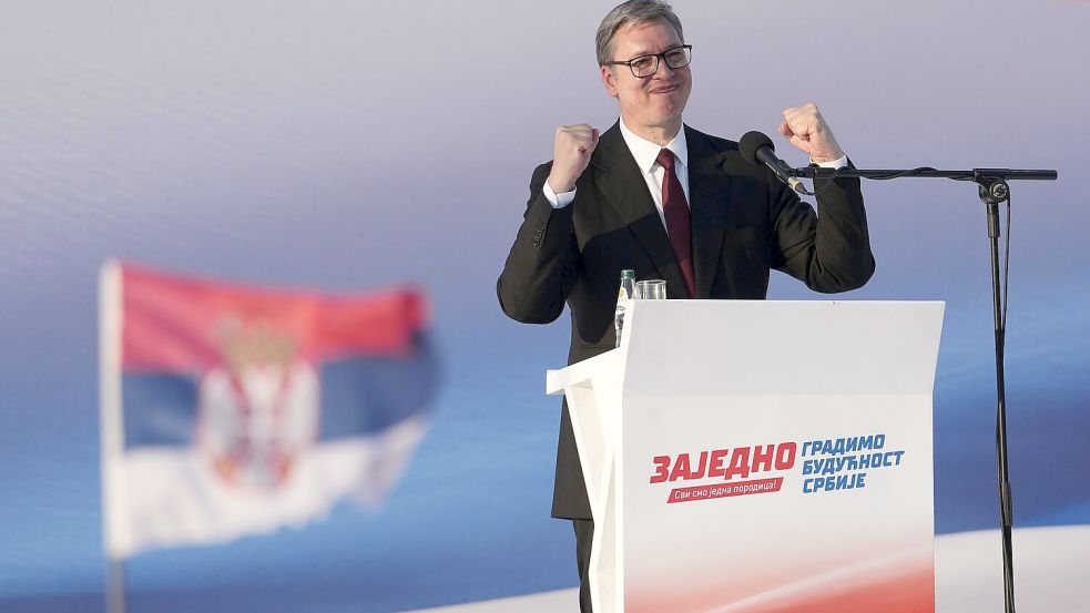Serbiens Staatspräsident Aleksandar Vucic ist zurückgetreten, um als Spitzendkandidat seiner Fortschrittspartei bei der vorgezogenen Parlamentswahl vom 25. Oktober antreten zu können. Foto: Darko Vojinovic/AP/dpa