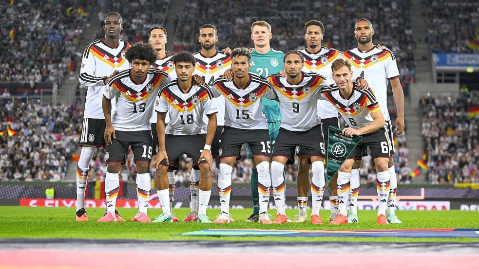 Die DFB-Elf posiert vor dem Anpfiff für das Teamfoto.  Foto: Tom Weller/dpa