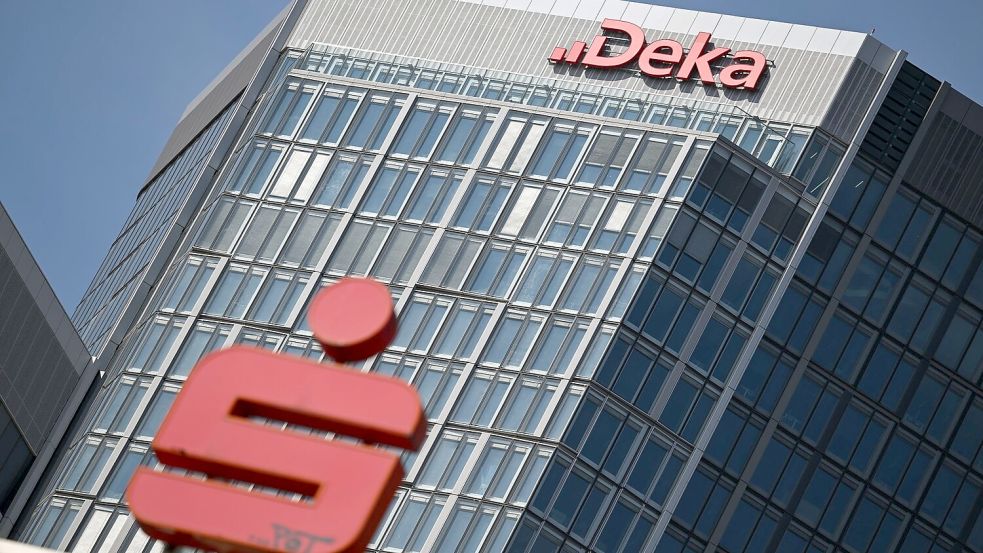 Die Dekabank versorgt die Sparkassen in Deutschland mit Produkten. (Archivbild) Foto: Arne Dedert/dpa