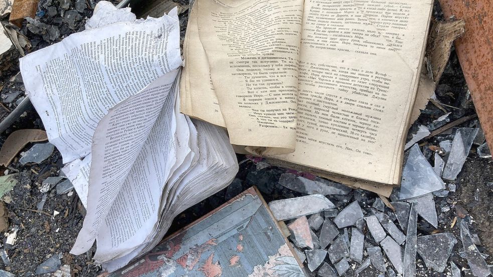 Auf dem Bücherbasar Petriwka sind viele Tausend Bücher verbrannt. (Archivbild) Foto: Friedemann Kohler/dpa