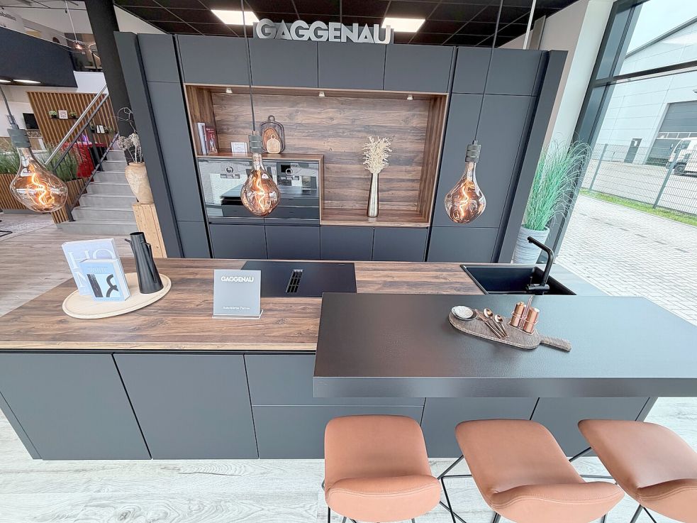 Die neue Vorführ-Küche mit Geräten von Gaggenau ist schon aufgebaut: Im Dezember veranstaltet das Küchenteam wieder ein Show-Cooking. Foto: privat