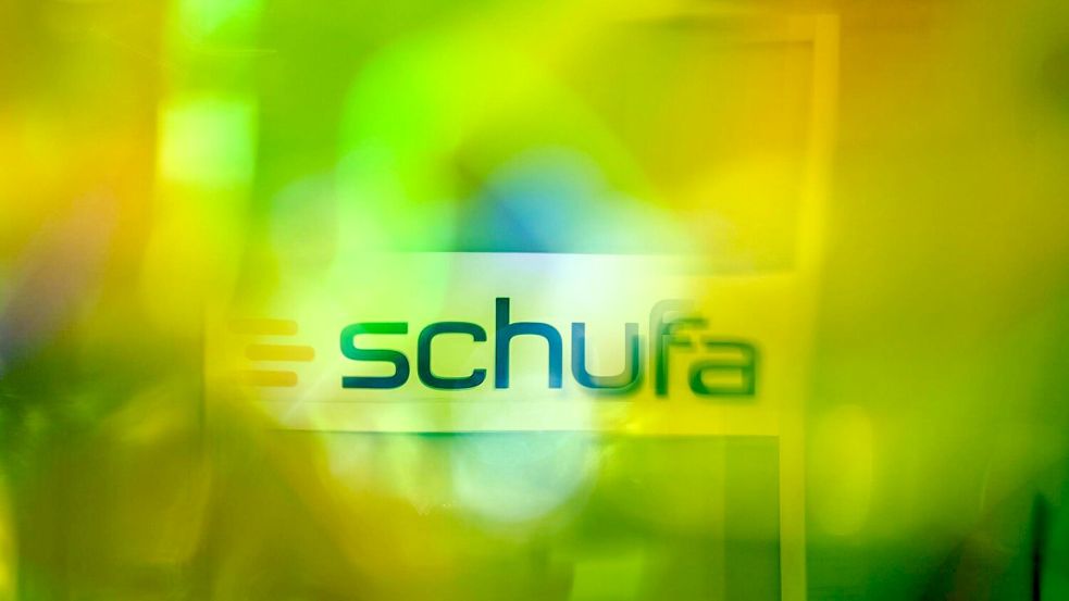 Die Schufa berechnet anhand gewaltiger Datenmengen, für wie kreditwürdig sie Verbraucher hält. Anlässlich ihres 100-jährigen Bestehens hat die Auskunftei einen tieferen Blick in ihre Geschichte zur Zeit des Nationalsozialismus (1933-1945) geworfen. (Symbolbild) Foto: Andreas Arnold/dpa/dpa-tmn
