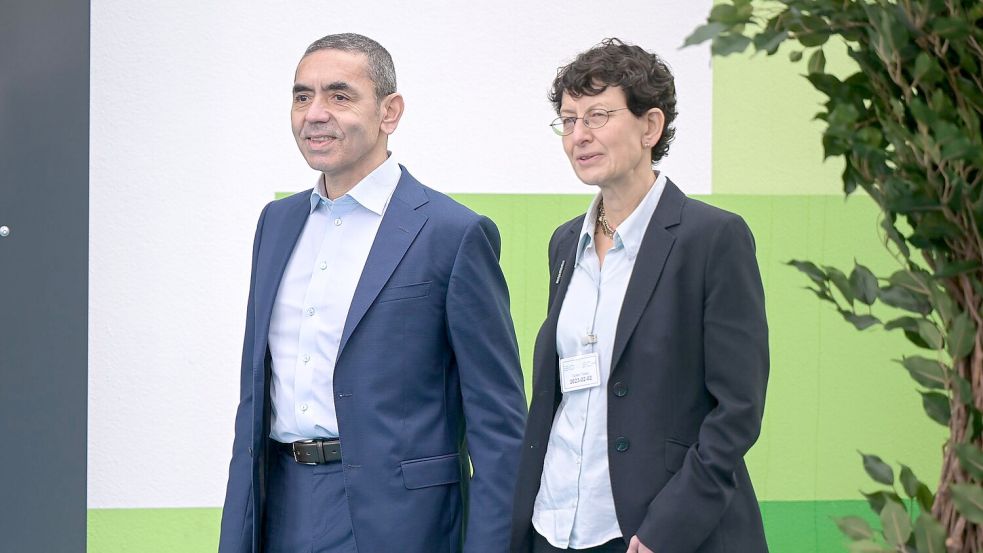 Spätestens Ende des Jahres werden die Biontech-Mitbegründer Sahin und Türeci das Unternehmen verlassen. (Archivfoto) Foto: Sebastian Christoph Gollnow/dpa