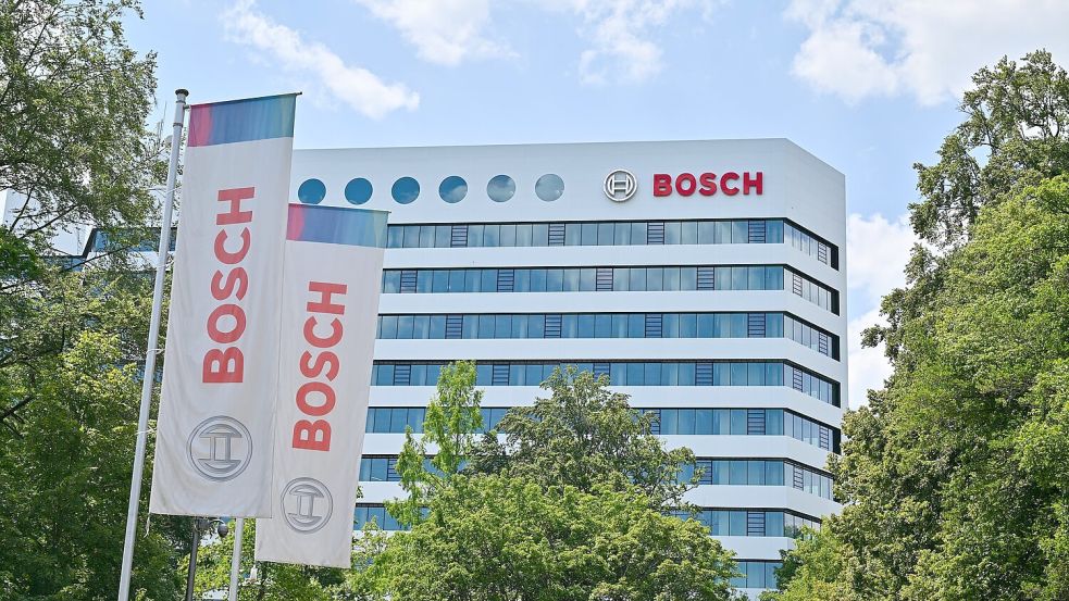 Der weltweit größte Auto-Zulieferer Bosch will die Belegschaft in seinem Nürnberger Werk halbieren und bis 2029 die Personalstärke um 900 Stellen reduzieren (Archivbild).  Foto: Jan-Philipp Strobel/dpa