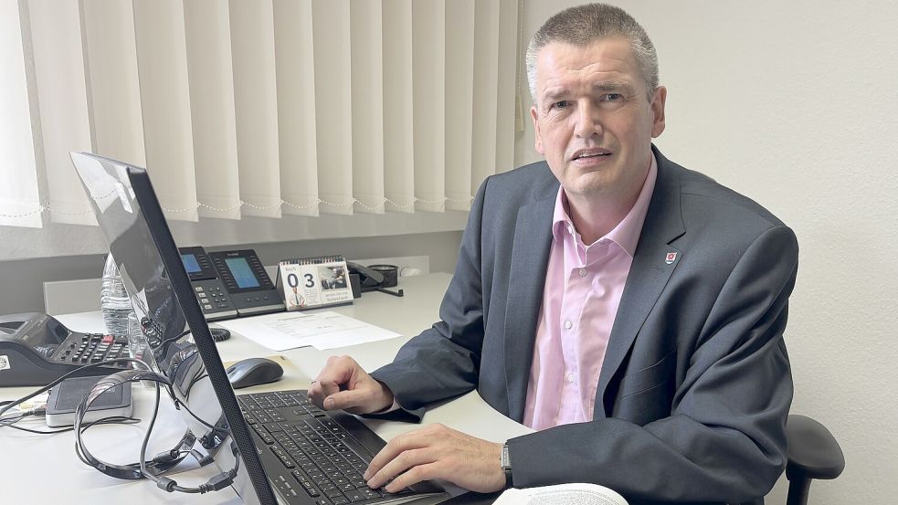 Rolf Hüser war 16 Jahre lang als Erster Gemeinderat der Gemeinde Westoverledingen tätig. Am 30. September 2026 hat Hüser seinen letzten Arbeitstag, dann verabschiedet er sich in den Ruhestand. Foto: Carsten Ammermann
