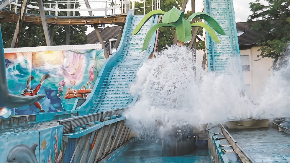 Zum ersten Mal ist die Wasserbahn „Big Splash“ in Leer. Foto: privat