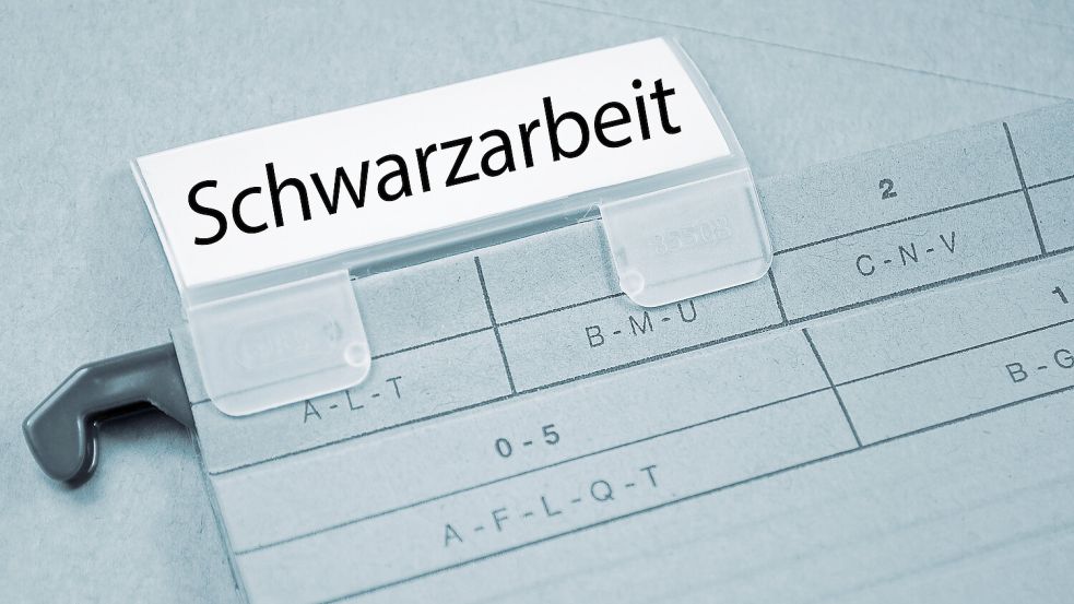 Der Zoll hat in Rhauderfehn eine Pizzeria im Rahmen von Kontrollen zur Bekämpfung von Schwarzarbeit und illegaler Beschäftigung überprüft. Foto: Stockwerk-Fotodesign/stock.adobe.com