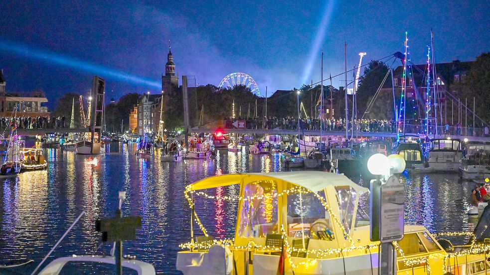 Höhepunkt am Samstag, 17. Oktober, ist ab 18.45 Uhr die Lampionfahrt im Hafen. Archivfoto: Ortgies
