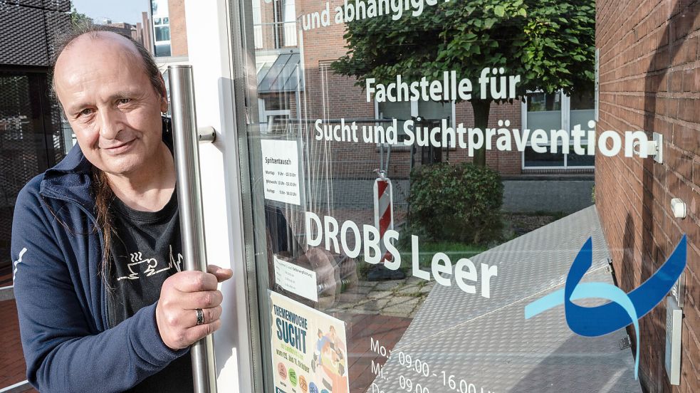 Ingolf Majuntke von der Drobs Leer sieht in neuen synthetischen Drogen eine große Gefahr – vor allem für junge Menschen. Foto: Klaus Ortgies