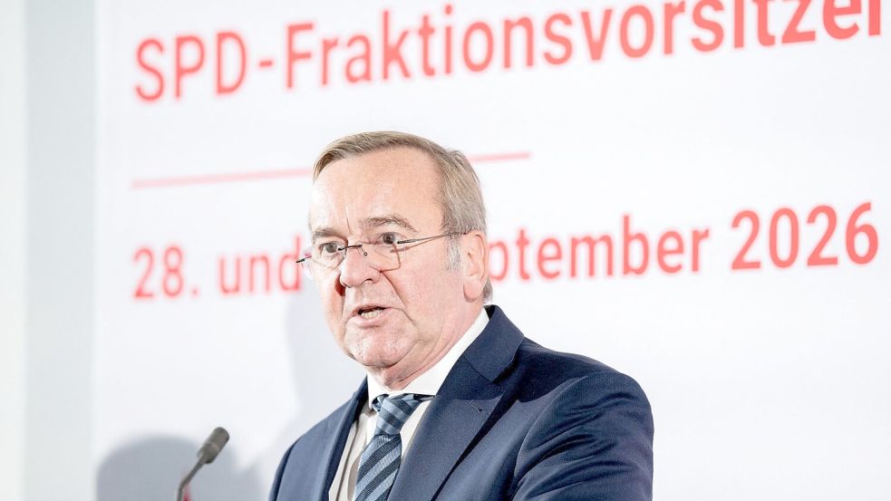Am Dienstag war Bundesverteidigungsminister Boris Pistorius (SPD) bereits in Bremen zu Gast. In der kommenden Woche wird er zusammen mit Olaf Lies Emden besuchen. DPA-Foto: Hauke-Christian Dittrich