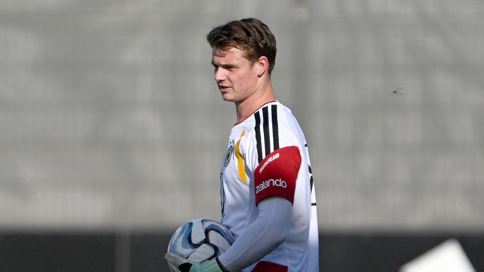 Die Anzeichen mehren sich: Jonas Urbig steht daheim in München vor seinem Debüt im DFB-Tor. Foto: Federico Gambarini/dpa