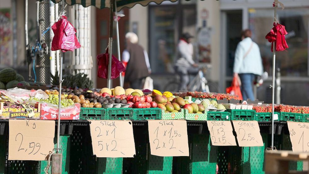 Nahrungsmittel haben sich in den vergangenen Monaten nur wenig verteuert. Allerdings kosten viele Produkte deutlich mehr als vor Jahren. Foto: Jan Woitas/dpa