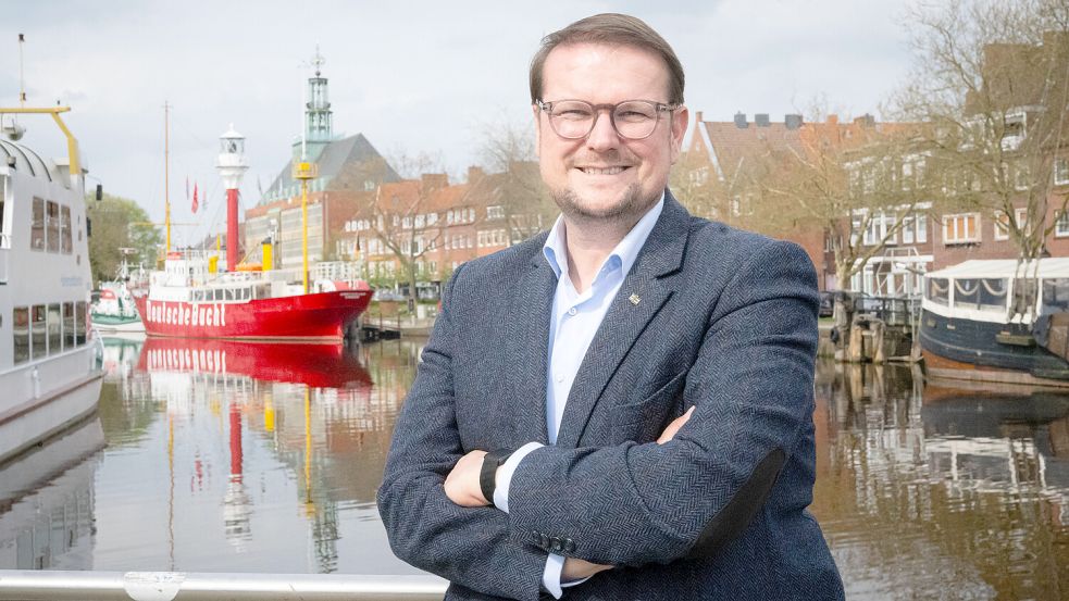 Oberbürgermeister Tim Kruithoff sieht für Emden als Marinestandort große Chancen. Foto: Archiv