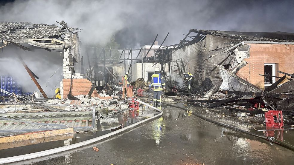 Teile der Halle wurden vollständig zerstört. Foto: Feuerwehr
