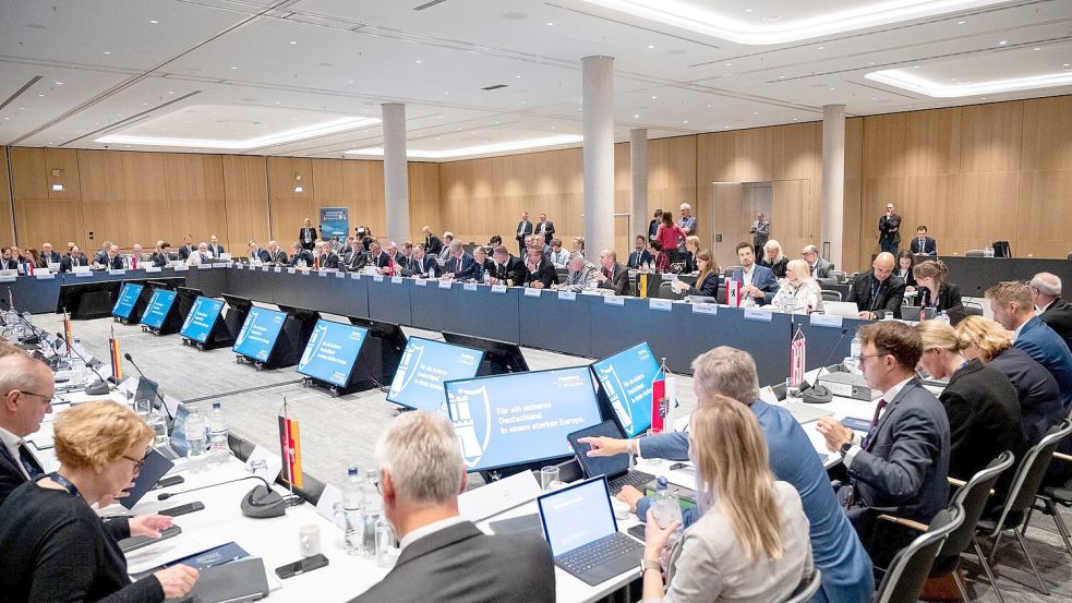 Innenministerkonferenz im Juni. Künftig reichen 13 Stimmen. Foto: Daniel Bockwoldt/dpa