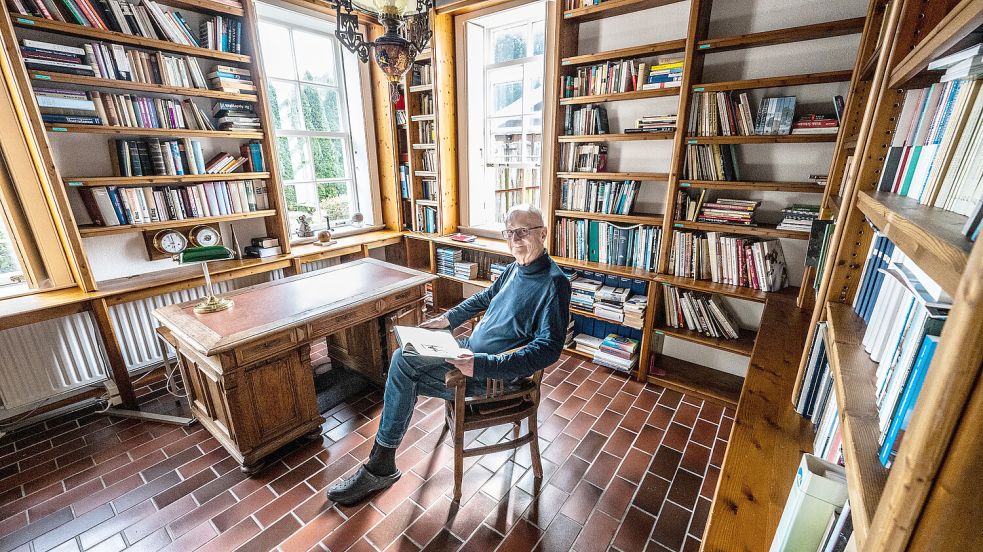 Lothar Gorissen ist Eigentümer des Hauses und hat hier fast ein Vierteljahrhundert mit seiner Frau gewohnt. Uns hat er das besondere Gebäude im Detail gezeigt. Fotos: Klaus Ortgies