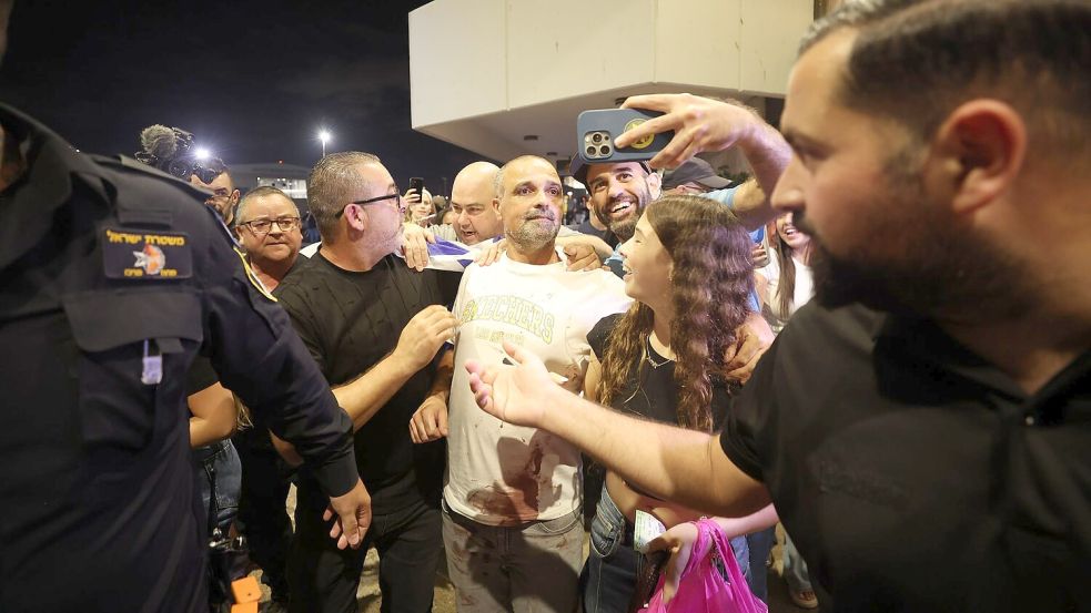 Yaniv Hayun gehörte zu den Männern, die an Bord des Flugzeugs eingriffen. Foto: Jamal Awad/dpa