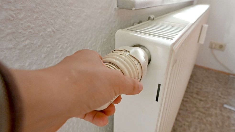 Wie können Mehrfamilienhäuser kostengünstig und umweltfreundlich beheizt werden? Der Energiedienstleister Techem sieht bei einer bestimmten Technik viele Vorteile. (Symbolbild) Foto: Elisa Schu/dpa